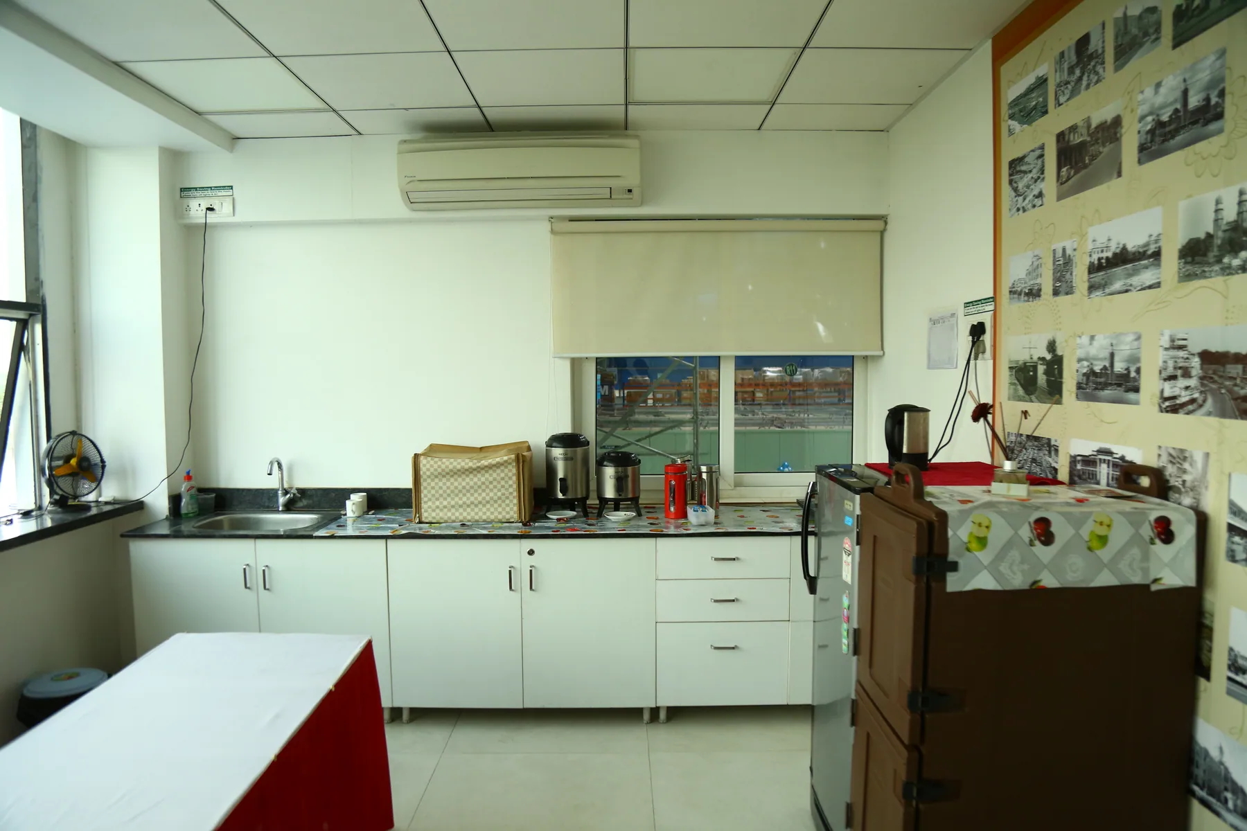 Office and product gallery — photograph 13