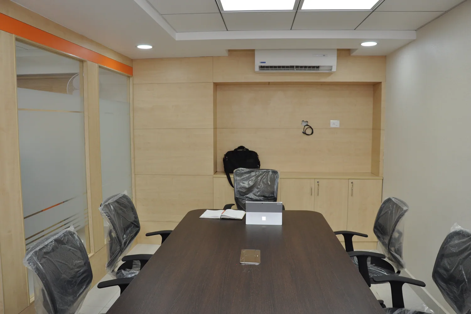 Office reception — photograph 3