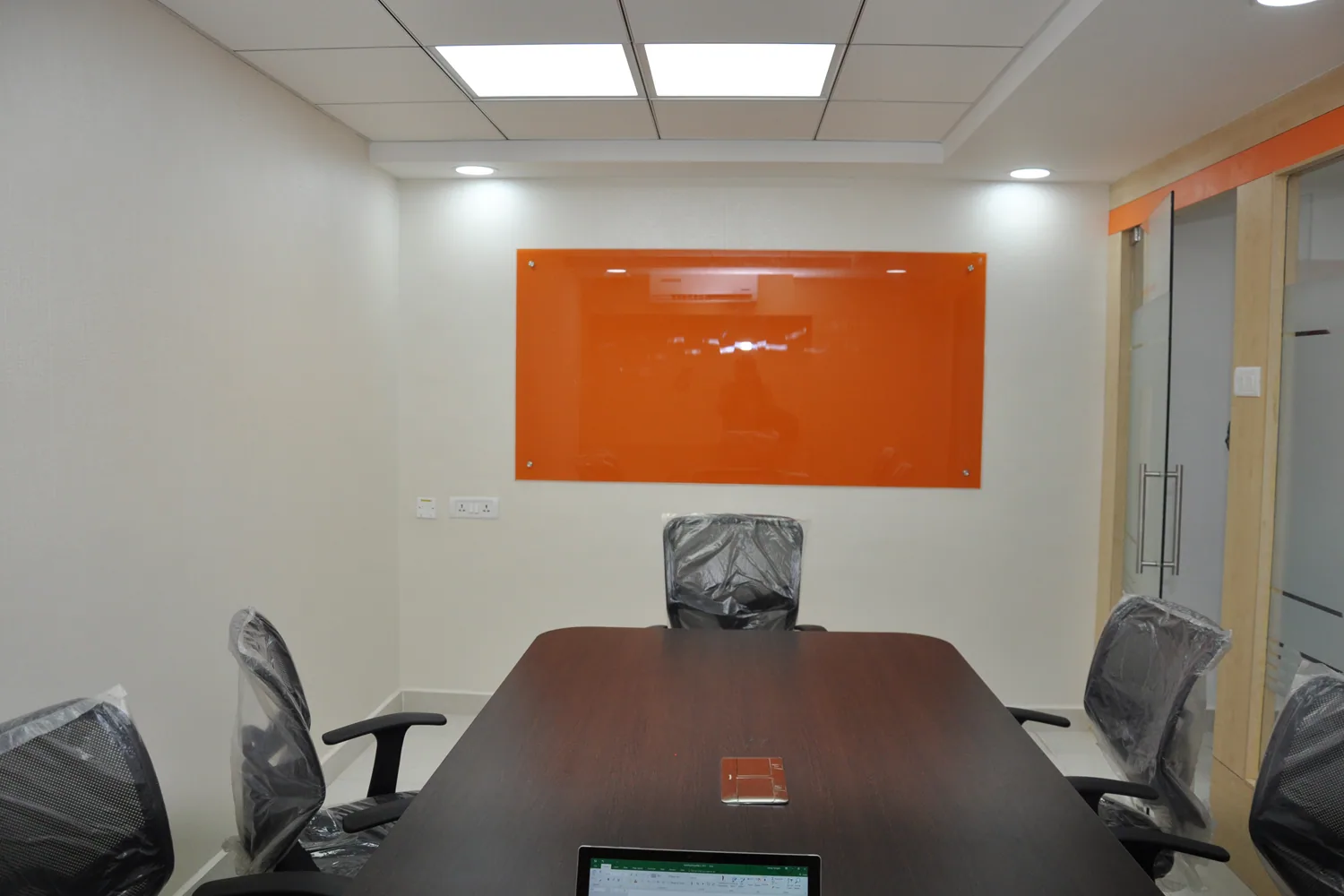 Office reception — photograph 4