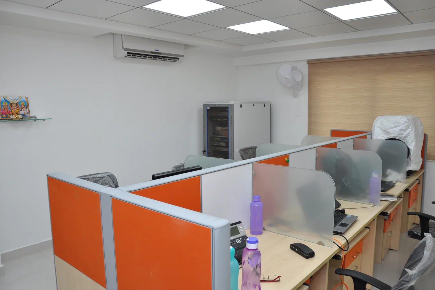 Office reception — photograph 8